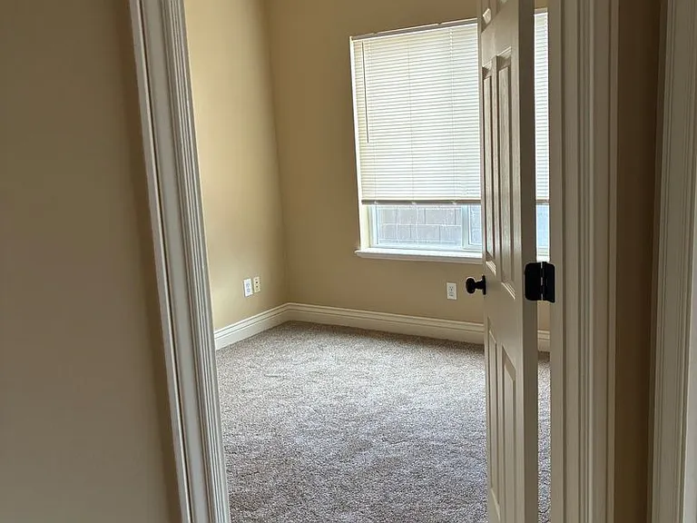 576 W 1045 N #B4 — Photo 11