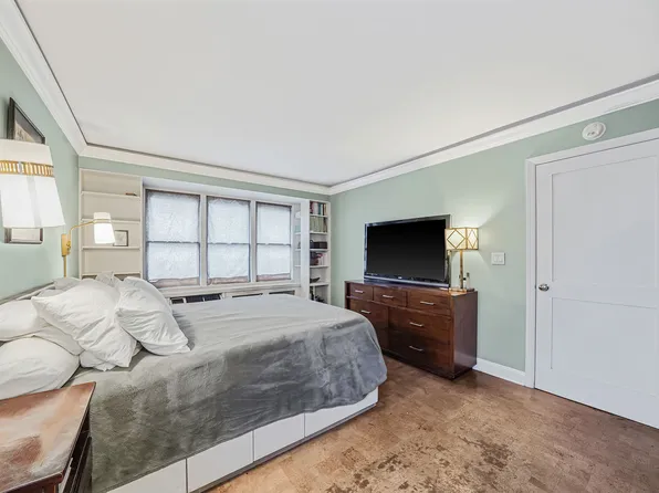 460 East 79th Street image 15 of 32