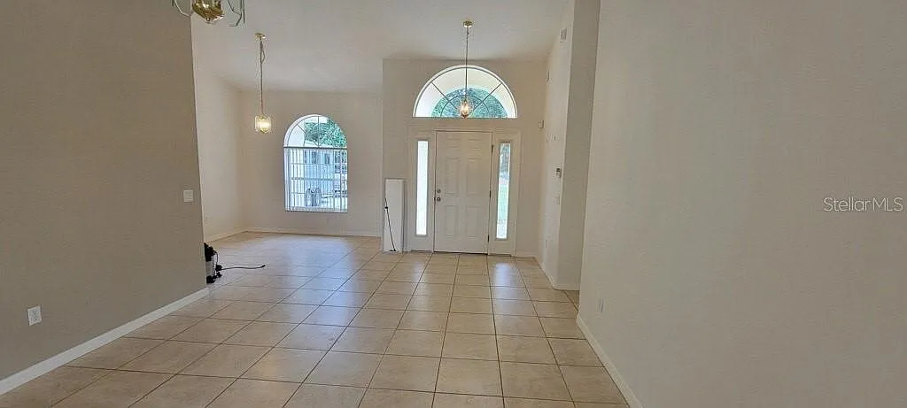 4 bed, 3.0 bath, 2050 sqft, $2,350 — Photo 3