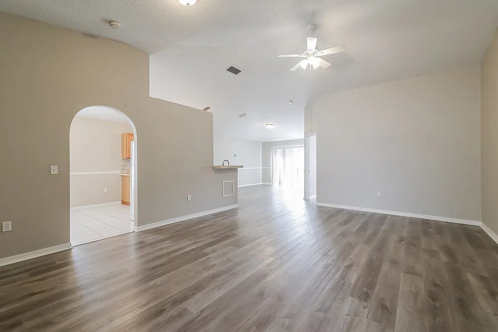 3 bed, 2.0 bath, 1632 sqft, $2,860 — Photo 4