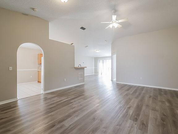 4th image of 16011 Chichester Ct