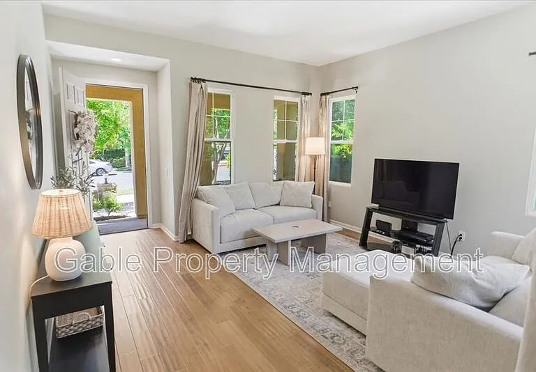 26882 Greenleaf Ct — Photo 5