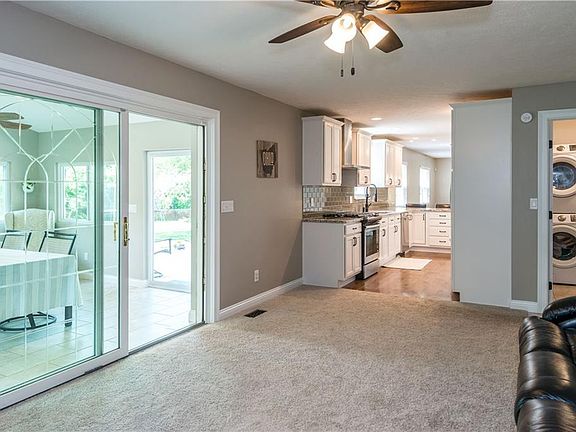 5th image of 610 Deauville Dr