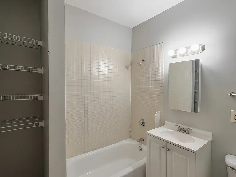 Bulldog Apartments — Photo 13