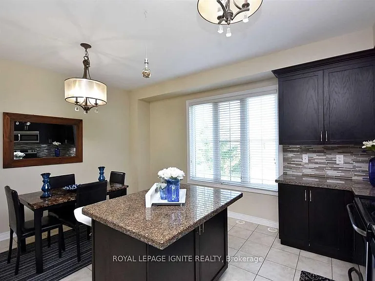 40 Cedar Lake Cres — Photo 16
