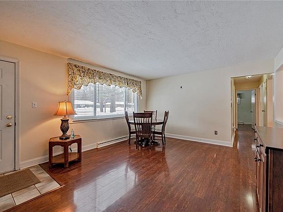 4th image of 12923 Kenyon Dr
