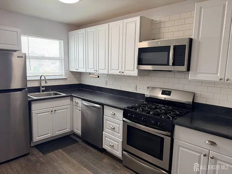343 Ventnor Ct — Photo 6
