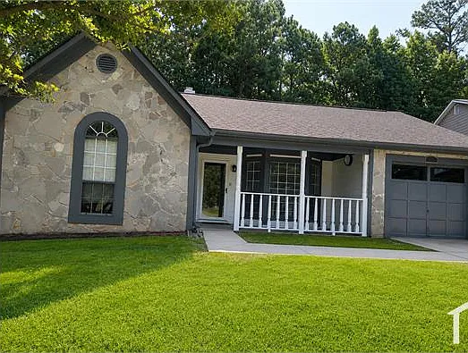 3 bed, $1,900 — Photo 2