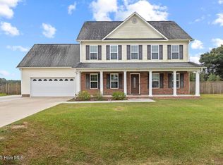102 Farmington Drive, Richlands, NC 28574