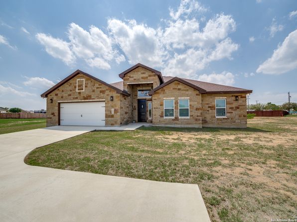 100 W Short Meadow, Lytle, TX 78052