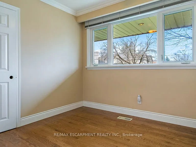 1546 Lorne Wood Rd — Photo 15