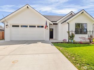 706 E 4th St, Nooksack, WA 98276