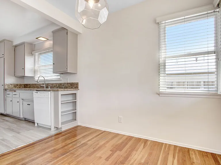 1011 19th Street in Santa Monica - North of Wilshire Blvd! — Photo 5