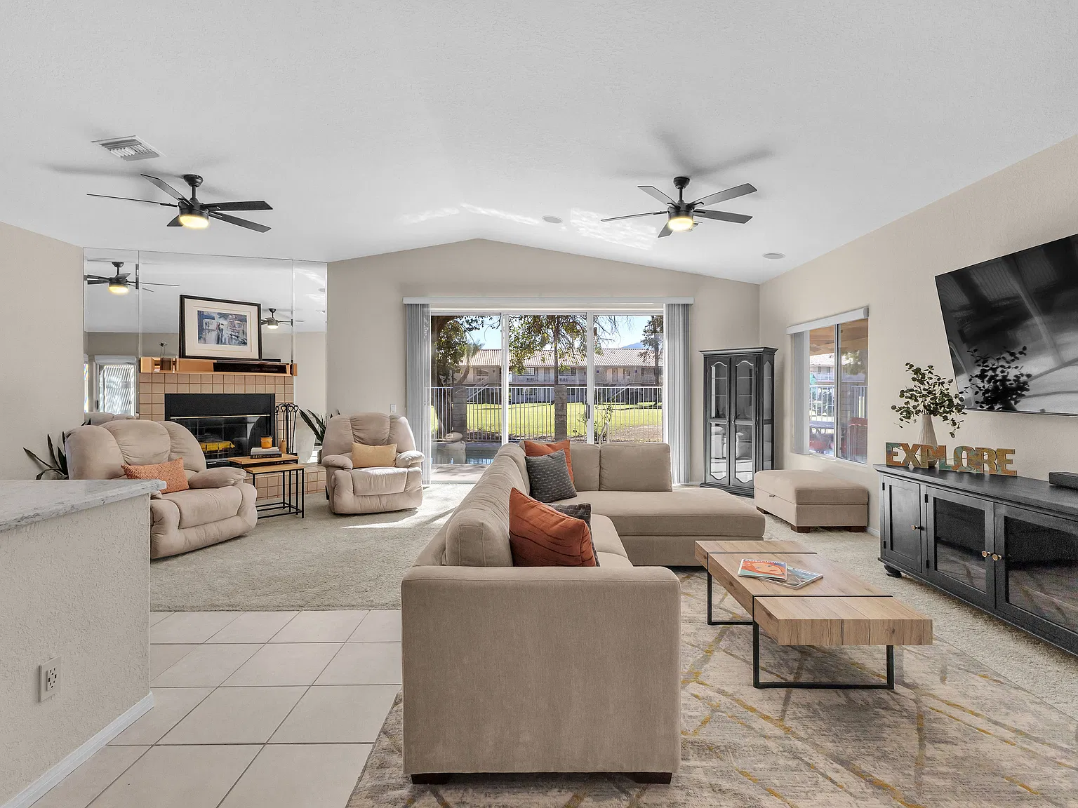 3 bed, 1900 sqft, $4,000 — Photo 2