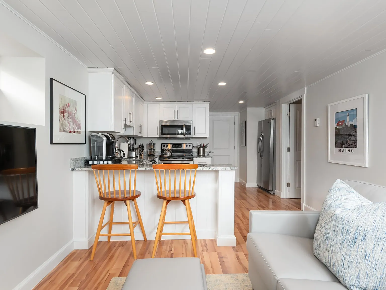 2 bed, 800 sqft, $3,000 — Photo 3