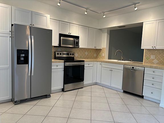 3rd image of 701 Avenue L APT 104A
