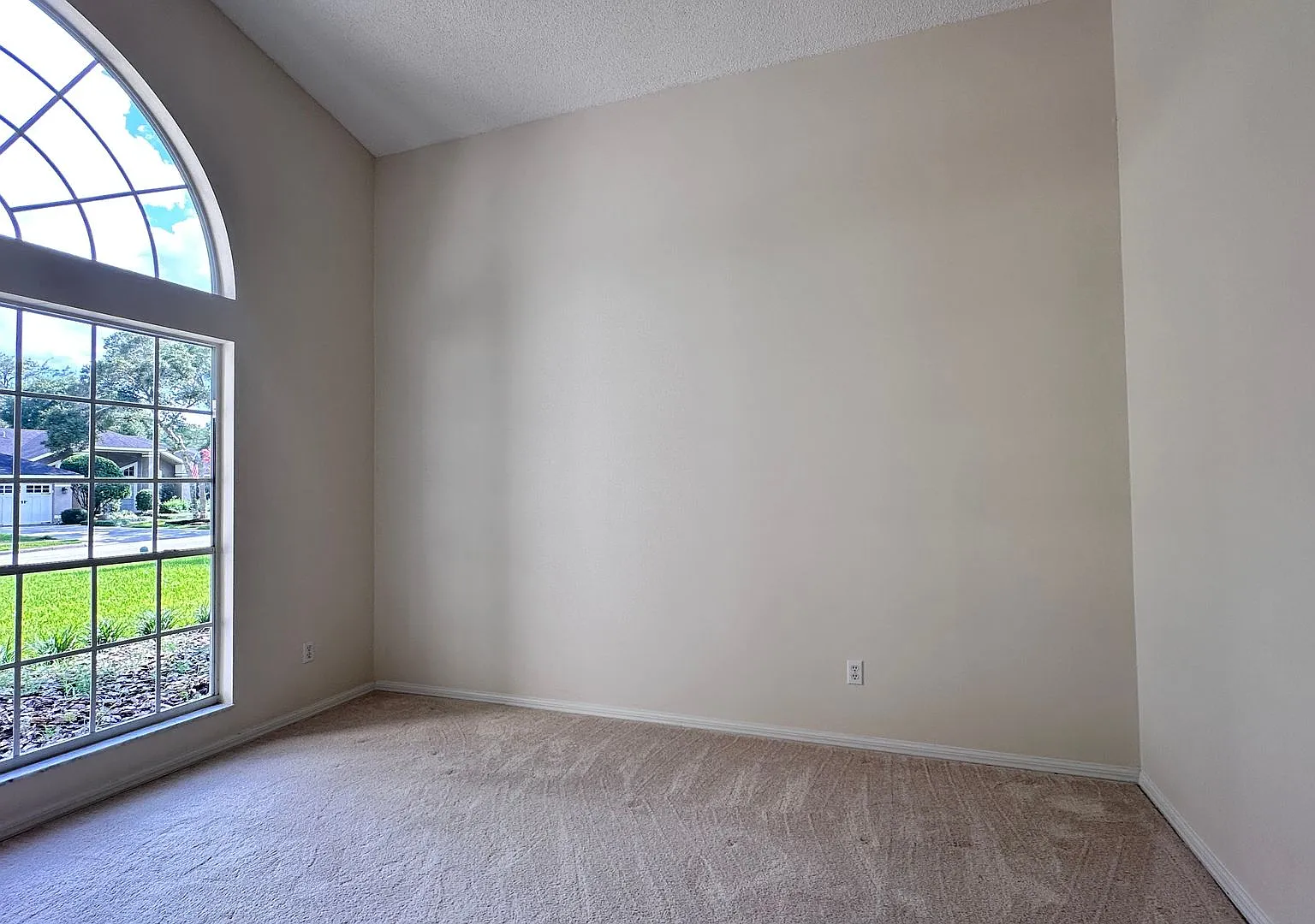 4 Bed, 2 Bath | Pond Views | Private Lake Access — Photo 4
