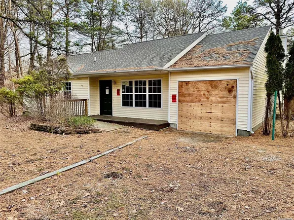 752 Hamilton Avenue, Westhampton Beach, NY 11978