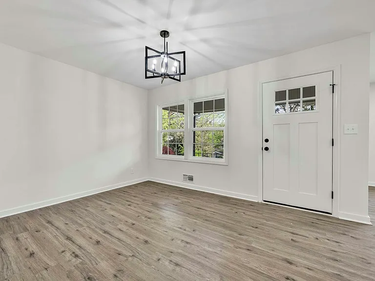1112 Violet Dr — Photo 10