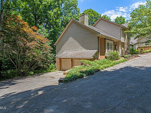 4th image of 1136 Harrogate Dr