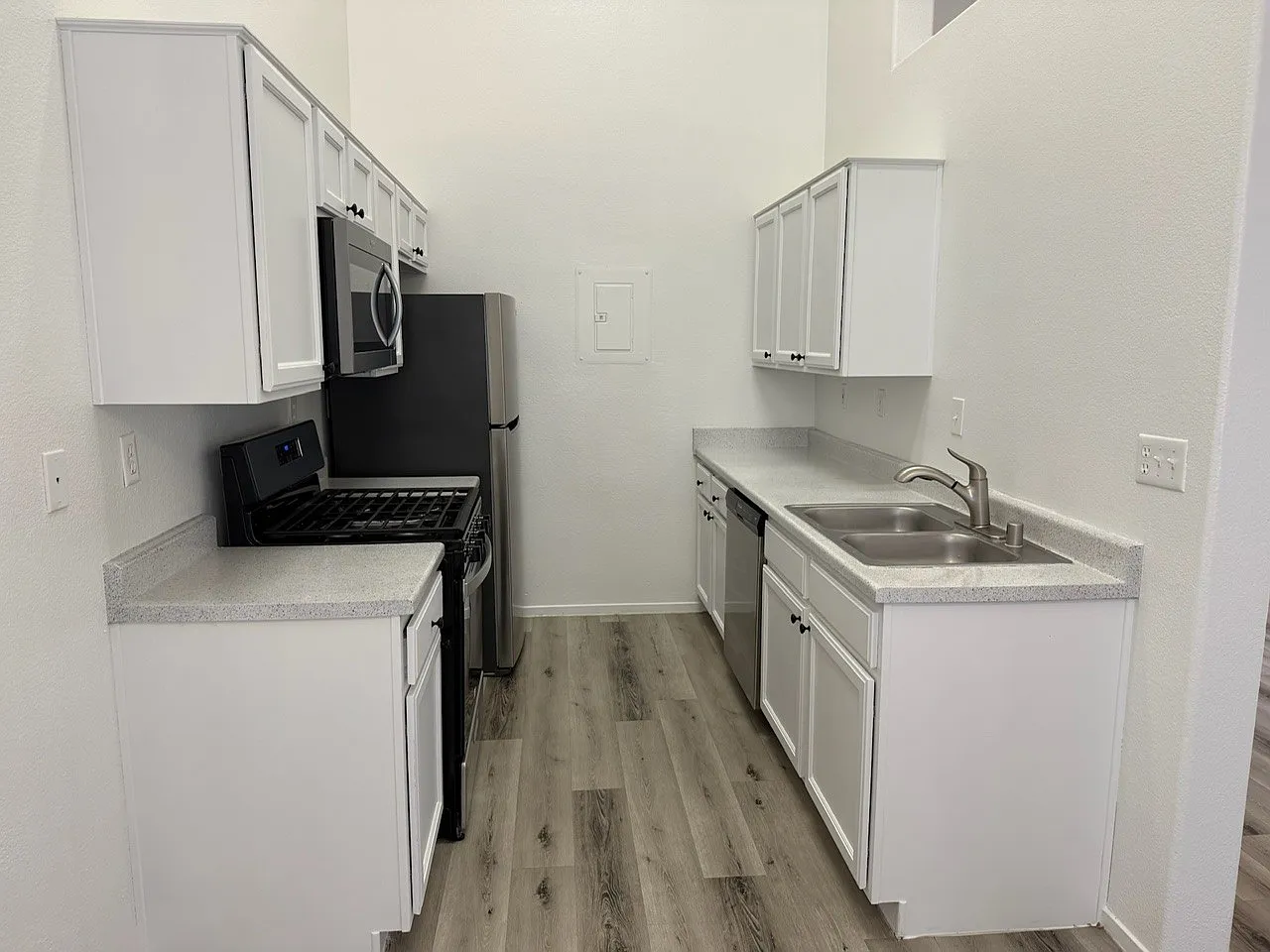 3 bed, 2.5 bath, 1100 sqft, $1,874 — Photo 4