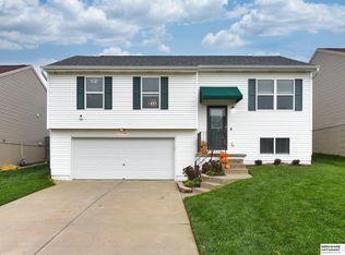 8944 Quest St, Omaha, NE 68122