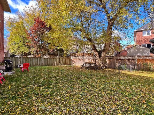 102 Riveredge Dr, Georgina, ON L4P 2P1