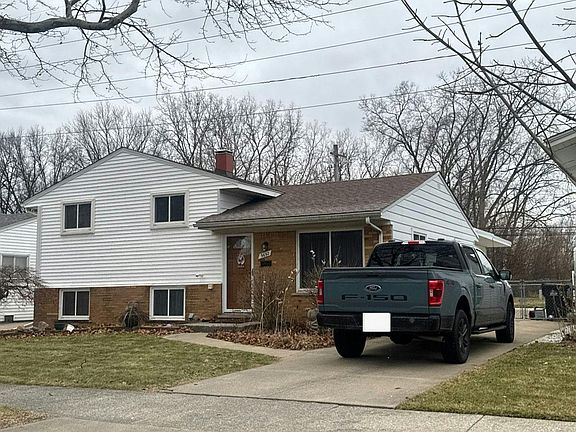2nd image of 9692 Mueller St