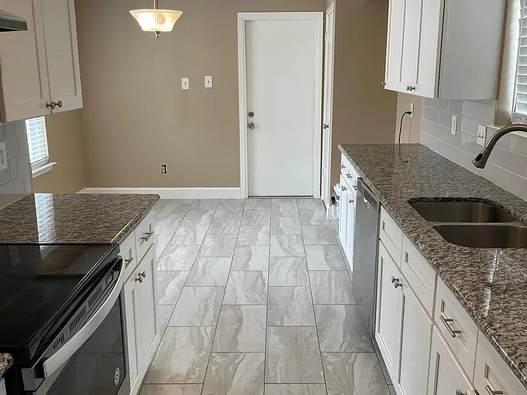 3430 Walhalla Dr — Photo 5