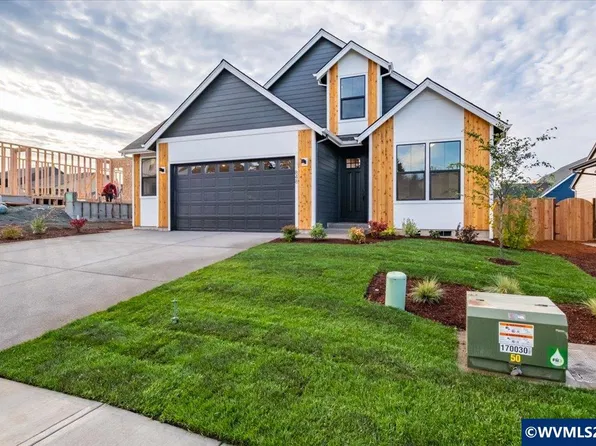 848 W Grant St, Carlton, OR 97111