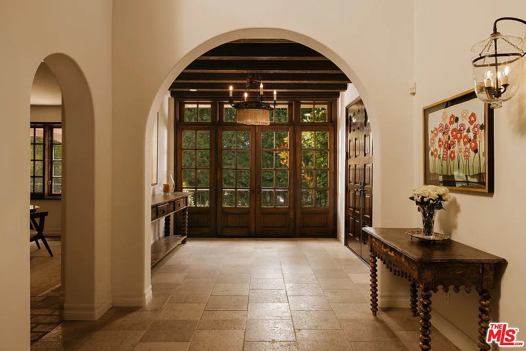 6 bed, 8.5 bath, 7200 sqft, $50,000 — Photo 2