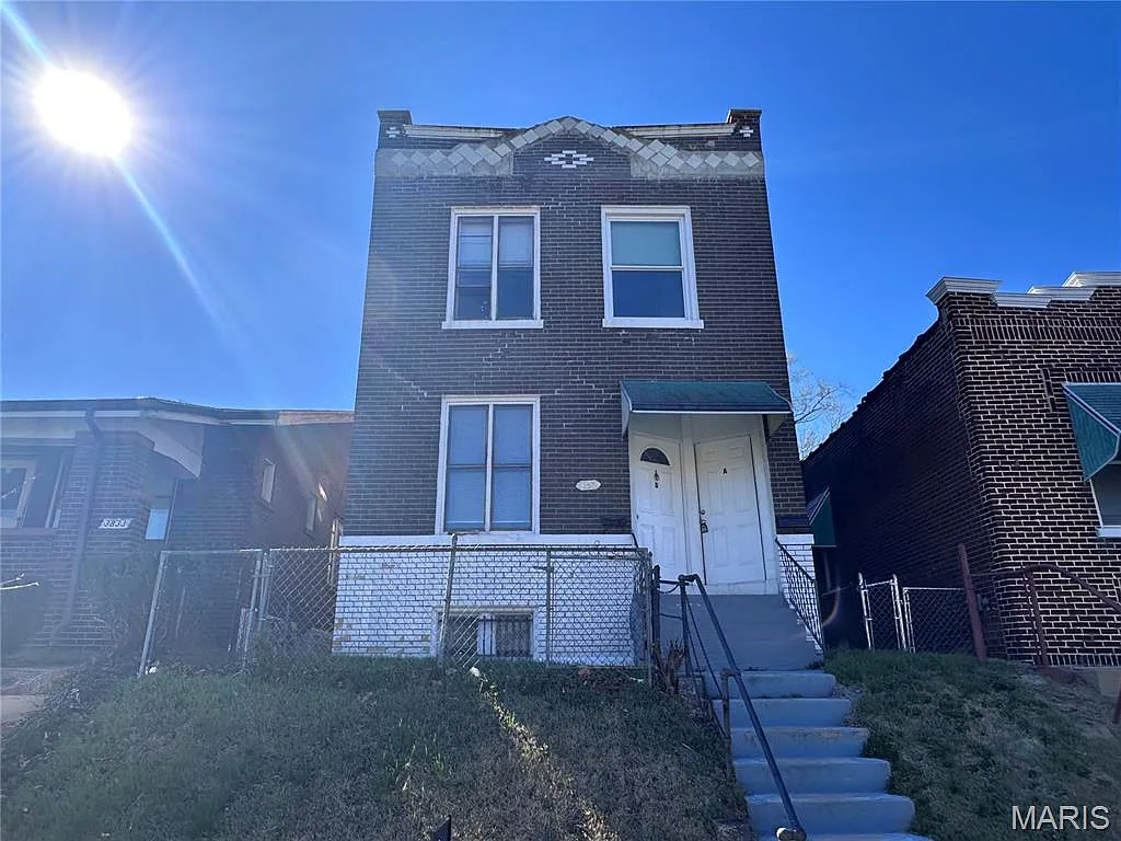 3829 S Compton Ave photo 1