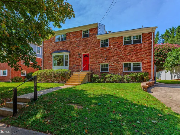 9902 Belhaven Rd, Bethesda, MD 20817