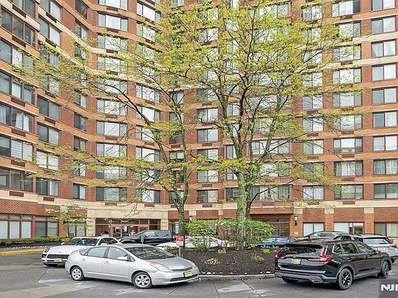 2nd image of 100 Old Palisade Rd APT 917