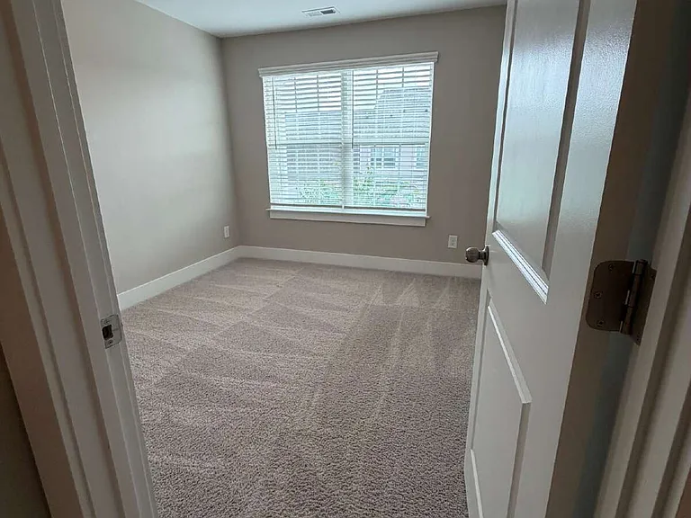 1752 Eastfall St — Photo 16