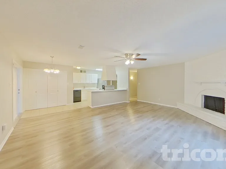 7309 Hedge Dr — Photo 3