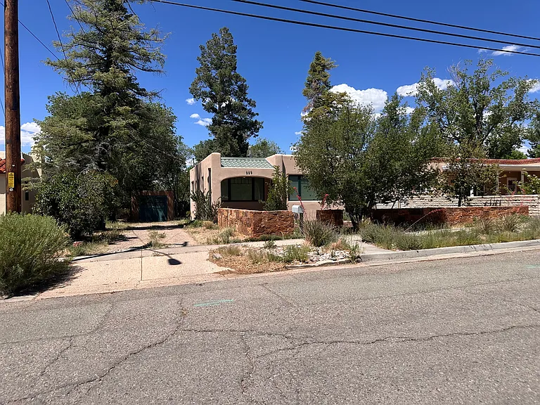 229 E Coronado Rd — Photo 1