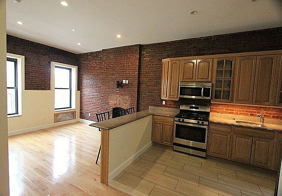 2nd image of 427 E 114th St APT 4A