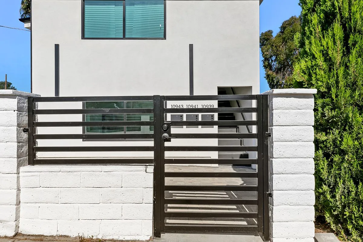 Building Photo - 10943 Christine Way