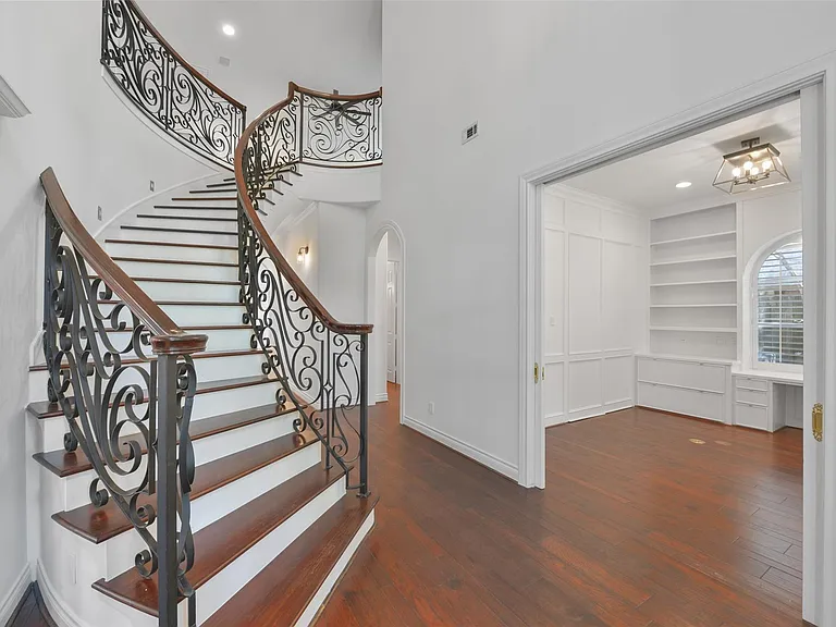 3724 Wroxton Rd — Photo 5