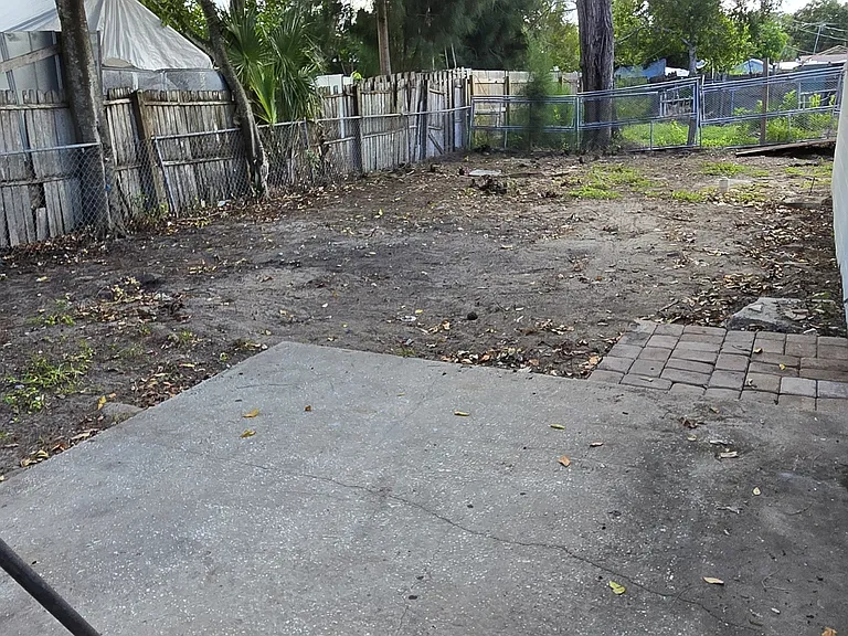 707 60th Avenue Dr W — Photo 2