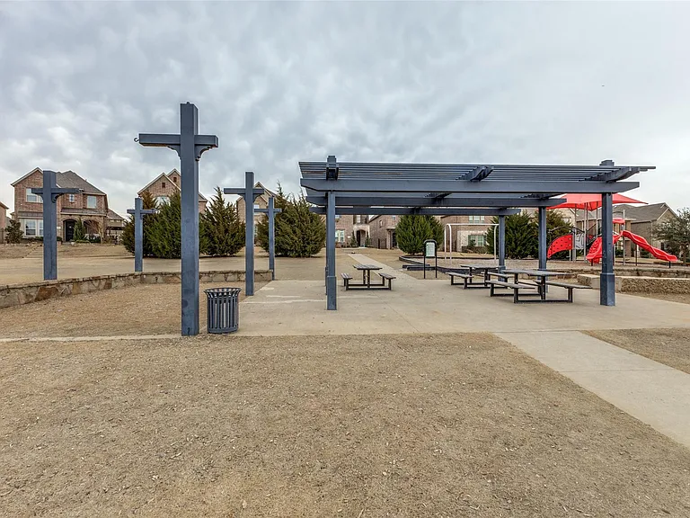 7452 Reverchon Dr — Photo 45