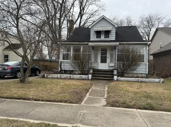 21628 Lakeview St, Saint Clair Shores, MI 48080