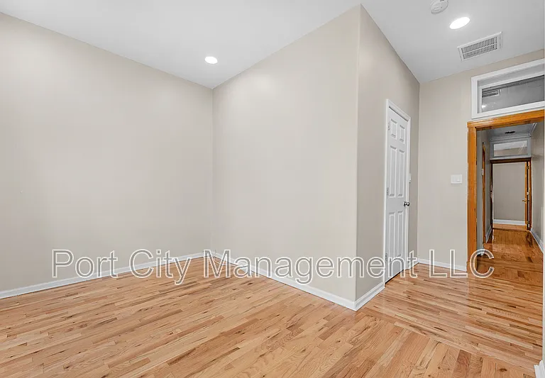 430 W 23rd St — Photo 14