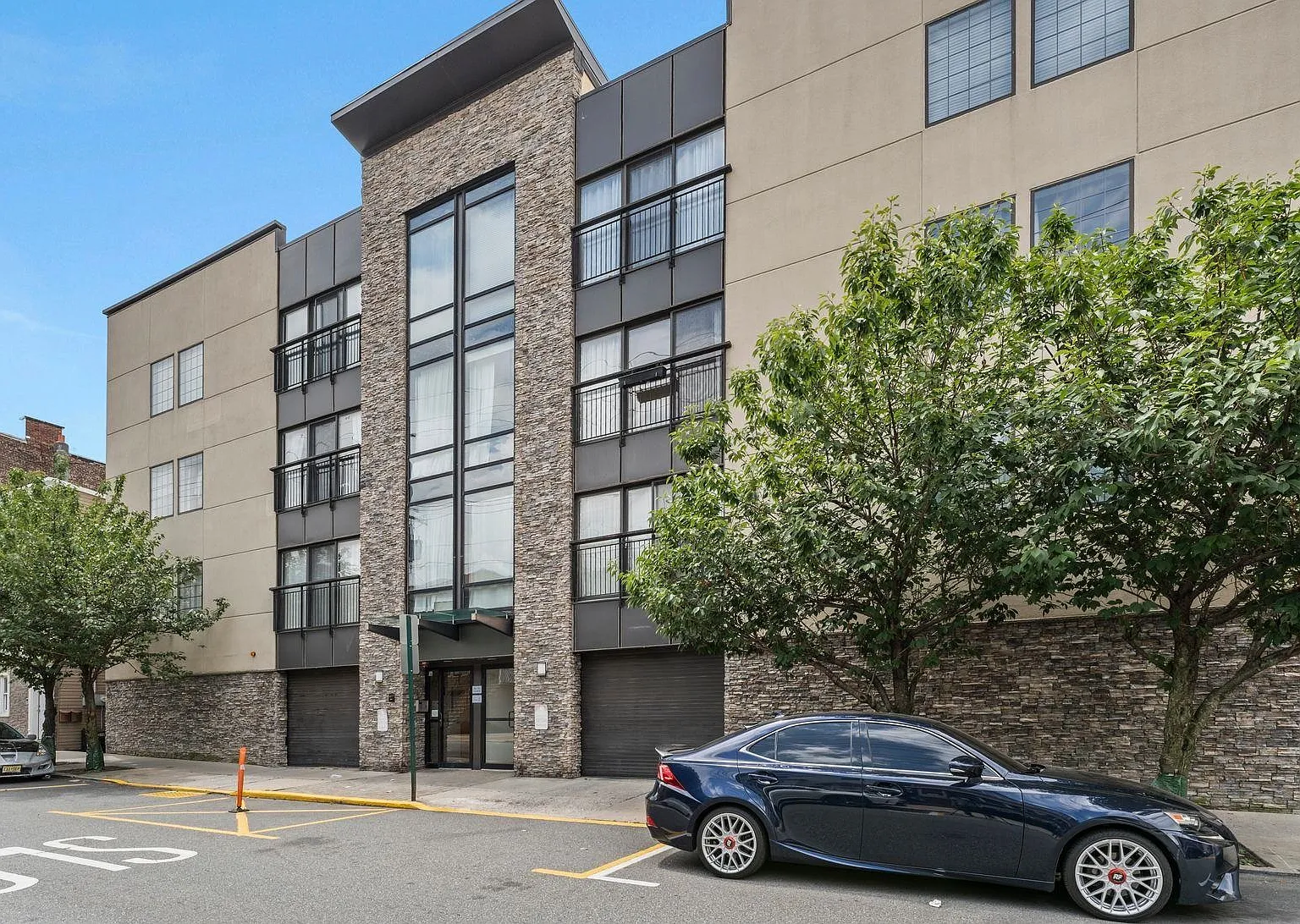 1 bed, 1.5 bath, 860 sqft, $2,650 — Photo 2