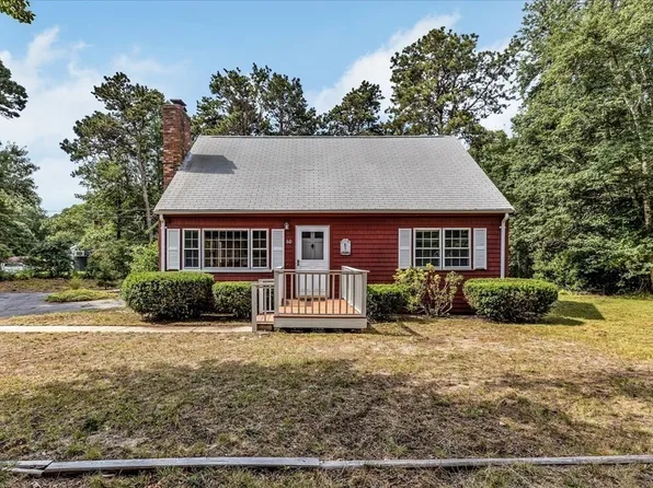 60 Jefferson Ave, West Yarmouth, MA 02673