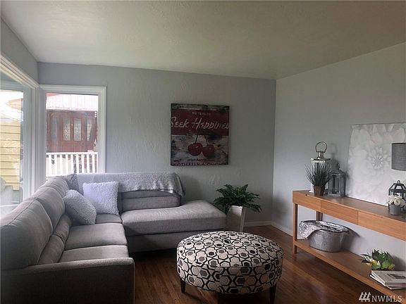 Original hardwood floors. Extra large windows. Very cozy