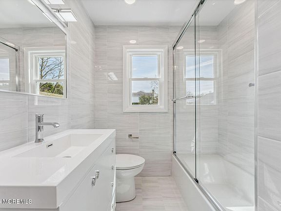 3rd image of 358 Beecroft Pl