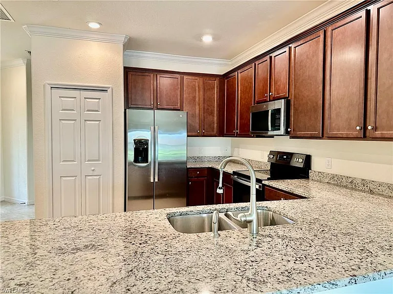 1823 Alameda Dr — Photo 7