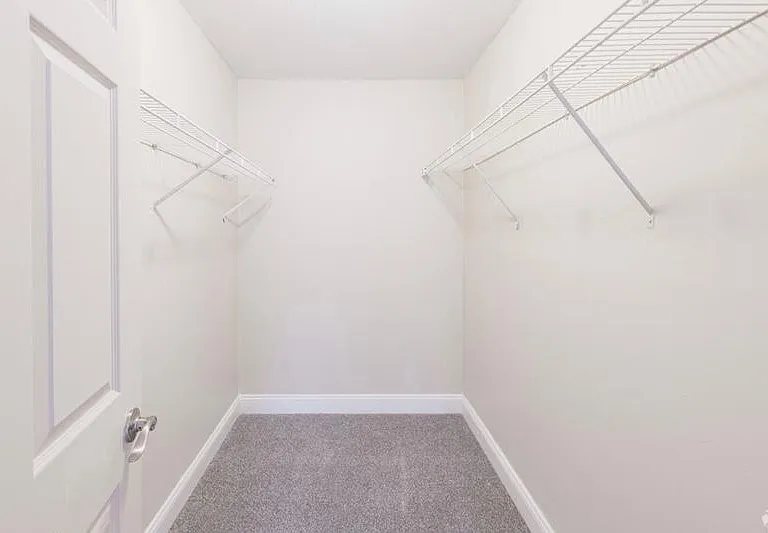 Highland House Apartments — Photo 42